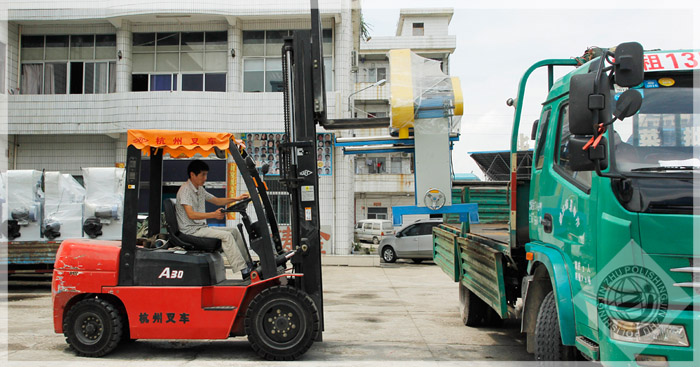 三角台拉丝机正在慢慢的上车