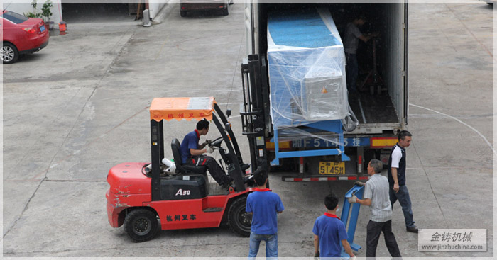 圆管自动抛光机正在装车