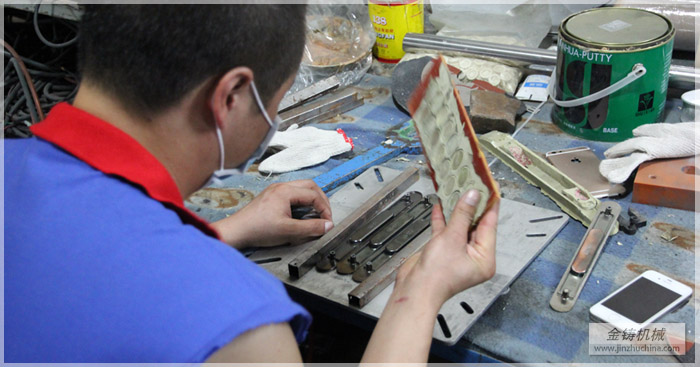 思考如何为客户的锁面板做夹具.jpg