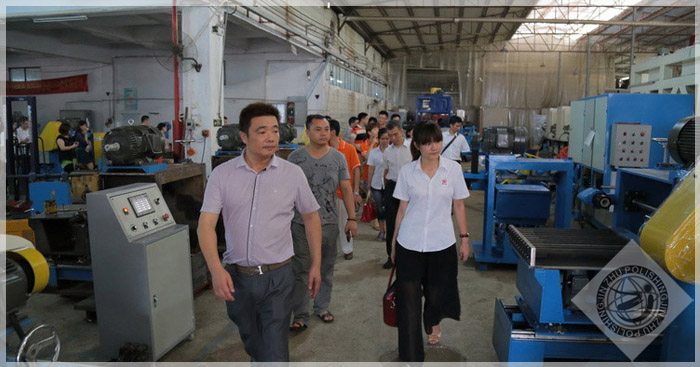 参观金铸机械数控旋压机生产车间